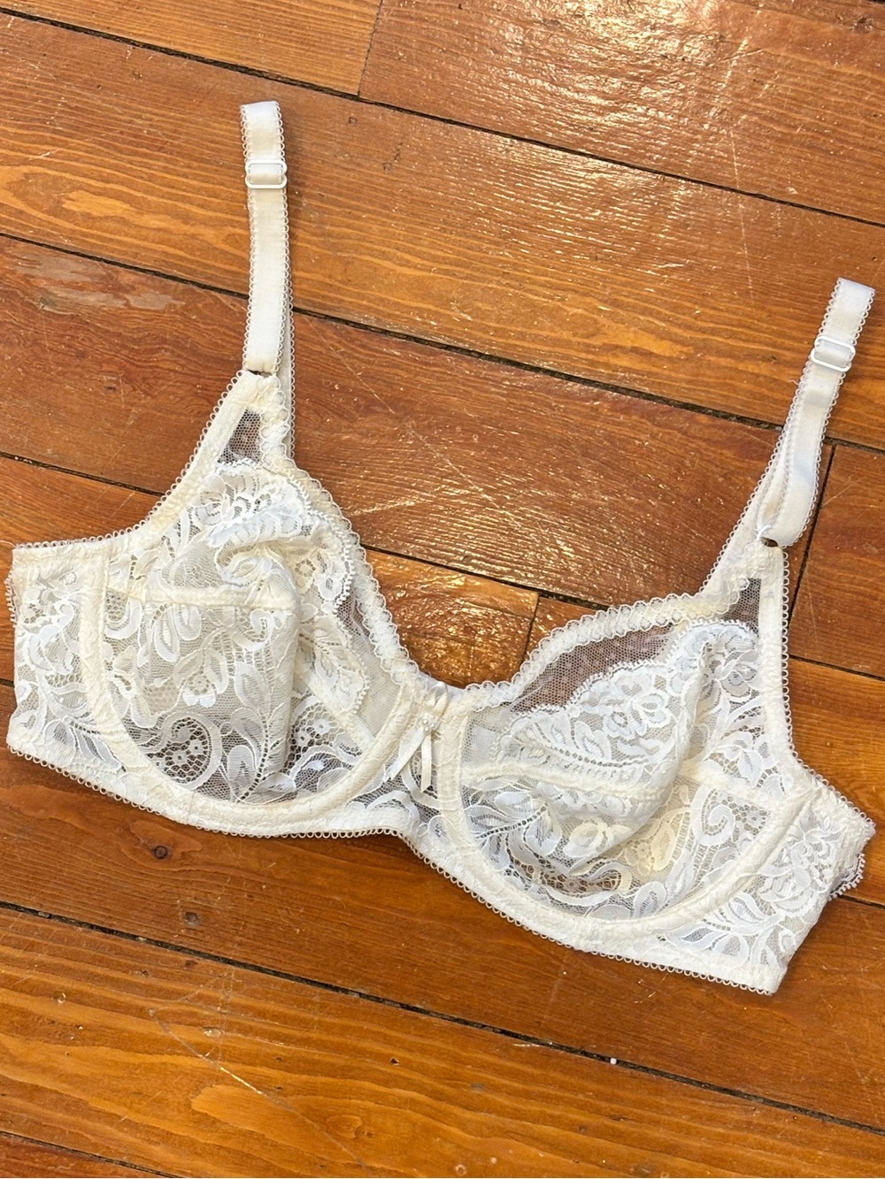 Wacoal-Lovely Lace Bra 34B Cream style 85136 unlined, non-padded